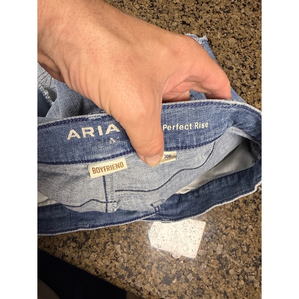 Ariat Perfect Rise Boyfriend Embroidered Denim Shorts Light Wash Size 30R - Picture 5 of 6